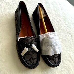 Moira Loafer/ Coach.     COLOR: Black/Coal Size: 5.5